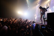 「"PHASE 2" Release Tour Final Series」東京公演のFear, and Loathing in Las Vegasのライブの様子。