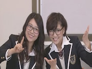 ニコニコ生放送にトップバッターとして登場した宮前杏実（左）と宮澤佐江（右）。