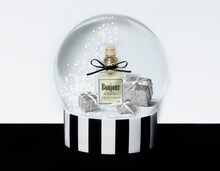 西野カナプロデュースの香水「Bonjour by West Yard Eau de Parfum」。