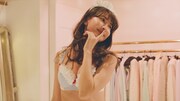 今週の人気画像4位は「こじはる下着メイド姿＆キスは必見！PJ新ムービー」より、「#PJ_GIRL movie[vol.2]」のワンシーン。