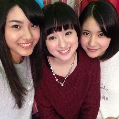 Twitterアイコン用に撮影した自撮り写真。左から島ゆいか、武藤彩未、飯田來麗。