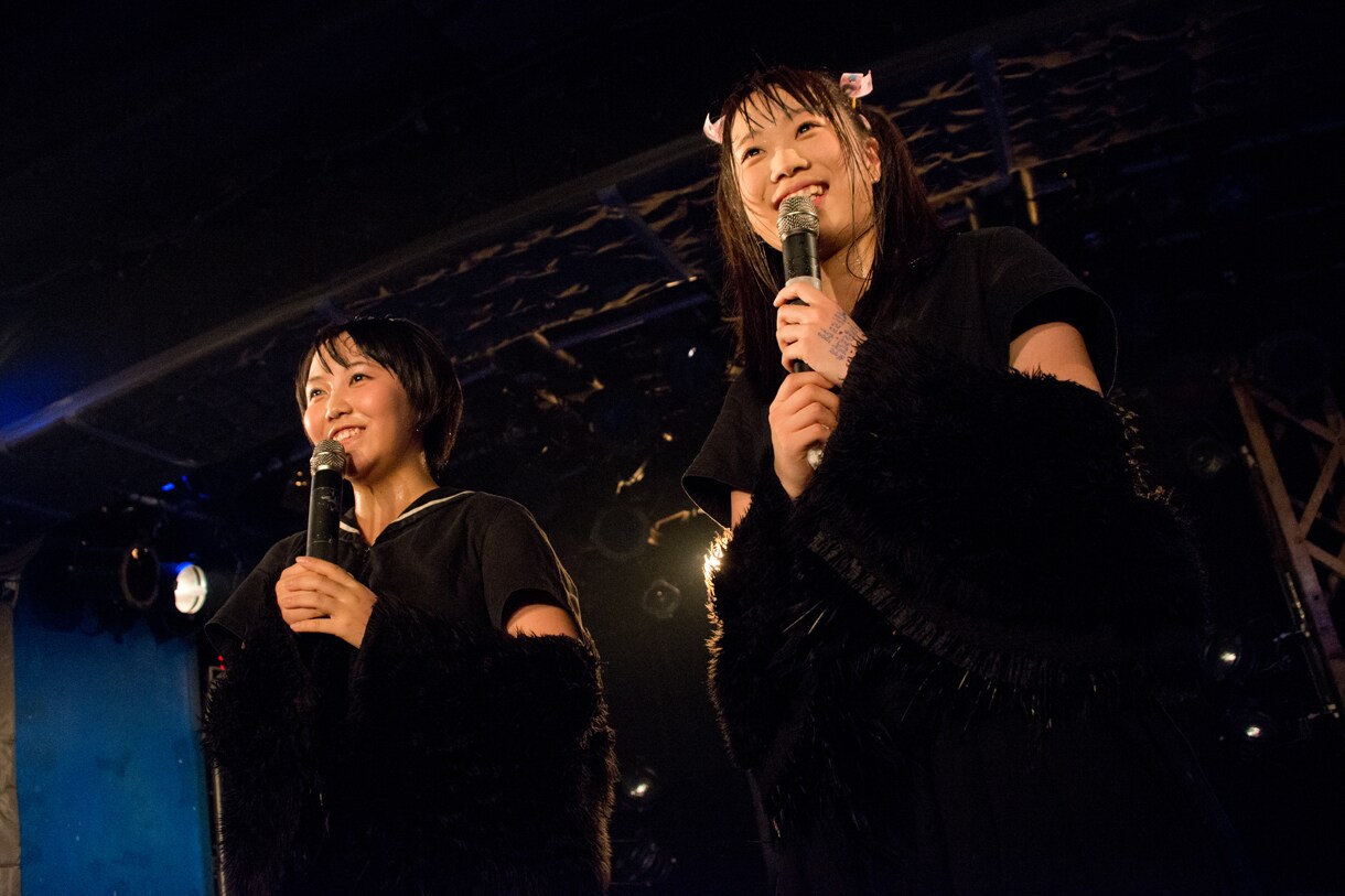 左から美月柚香、仲野珠梨。