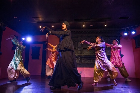 「ソレデモシタイ」を踊る平井堅。