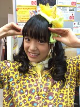 タワーレコード名古屋パルコ店を訪れた伊藤千由李。