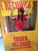 タワーレコード名古屋近鉄パッセ店を訪れた秋本帆華。