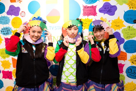 左から咲良菜緒、坂本遥奈、伊藤千由李。