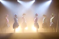 チームしゃちほこ「ホールツアー2014～僕らのカラオケワンダーランド～」の様子。