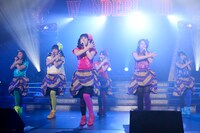 チームしゃちほこ「ホールツアー2014～僕らのカラオケワンダーランド～」の様子。