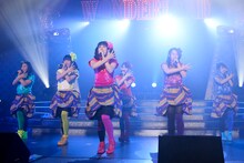 チームしゃちほこ「ホールツアー2014～僕らのカラオケワンダーランド～」の様子。