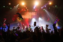 チームしゃちほこ「ホールツアー2014～僕らのカラオケワンダーランド～」の様子。