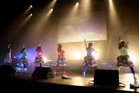 「僕らのカラオケワンダールーレット」で選ばれた6曲を一気に歌うチームしゃちほこ。