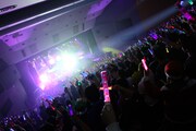 チームしゃちほこ「ホールツアー2014～僕らのカラオケワンダーランド～」の様子。