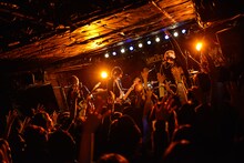 asobius「little revolution」の様子。（Photo by Azusa Takada）