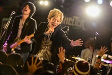 asobius「little revolution」の様子。（Photo by Azusa Takada）