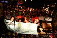 asobius「little revolution」の様子。（Photo by Azusa Takada）