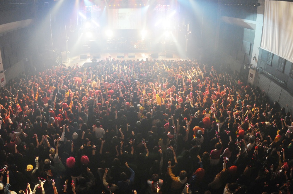 「hide Birthday Party 2014 - 50th Anniversary -」hideのフィルムギグの様子。（Photo by saori tsuji）