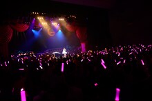 東京・渋谷公会堂で行われた「春奈るなライブ2014-WINTER-」の様子。