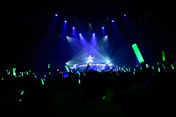 東京・渋谷公会堂で行われた「春奈るなライブ2014-WINTER-」の様子。