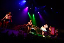 東京・渋谷公会堂で行われた「春奈るなライブ2014-WINTER-」の様子。