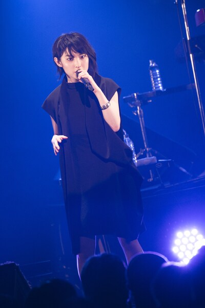 家入レオ「LEO IEIRI LIVE 12/13 ～ thanks 2014 ～」の様子。（撮影：田中聖太郎）