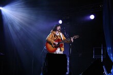 「ナリタエアポート クリスマス・フェスティバル2014」でパフォーマンスを披露する大原櫻子。