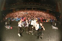 BLUE ENCOUNT「TOUR2014 ROOKIE'S HIGH」東京・TSUTAYA O-EAST公演の様子。（撮影：石井亜希）