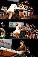 2014年12月の「T-Palette感謝祭 2014」アームレスリング大会決勝戦の様子。Negicco・Nao☆（左）に完封され呆然とするアップアップガールズ（仮）の佐保明梨（右）。