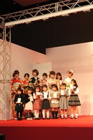 「2015年用年賀状 引受開始セレモニー」の様子。