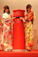 左から生田絵梨花、白石麻衣。