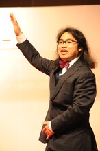 ロッチの中岡創一。