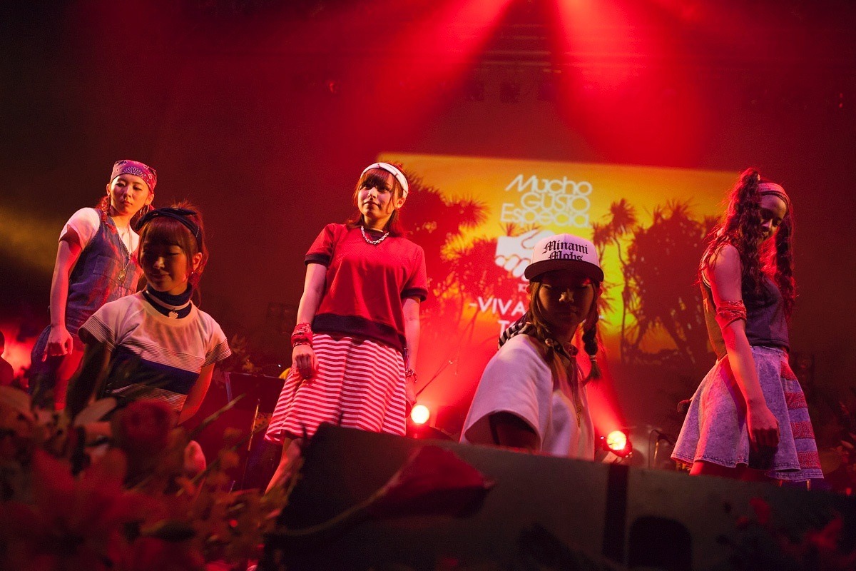 12月14日に東京・TSUTAYA O-EASTで行われたEspeciaワンマンライブの様子。