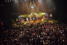 12月14日に東京・TSUTAYA O-EASTで行われたEspeciaワンマンライブの様子。