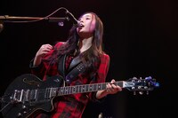 LEONA（KANIKAPILA）