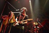 石毛輝（Vo, G, Syn / the telephones）（撮影：橋本塁［SOUND SHOOTER］）