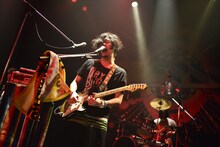 石毛輝（Vo, G, Syn / the telephones）（撮影：橋本塁［SOUND SHOOTER］）