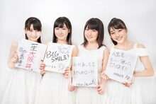モーニング娘。12期メンバー。左から尾形春水、野中美希、羽賀朱音、牧野真莉愛。