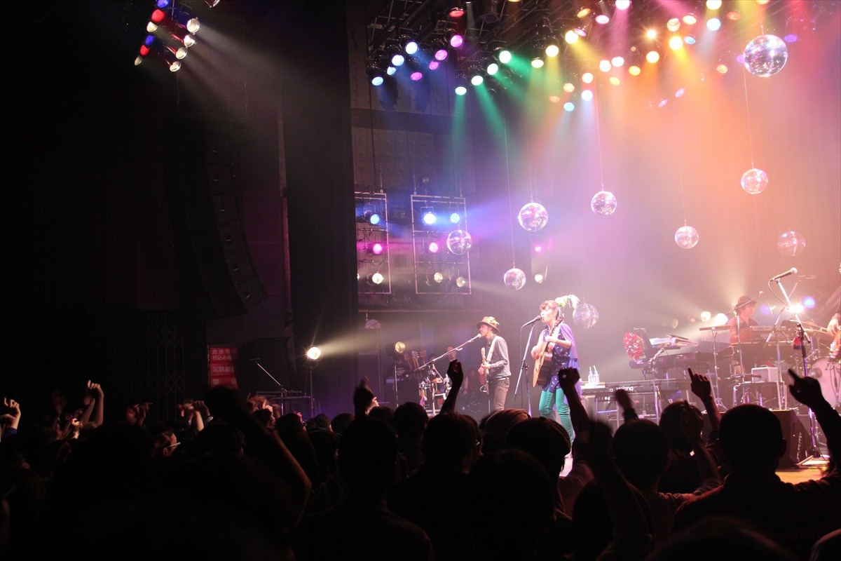 「BONNIE PINK TOUR 2014 FINAL "Still 19"」の様子。