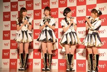 「755」CM発表会に出席したAKB48のメンバー。
