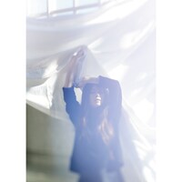 片平里菜「誰もが / 煙たい」完全生産限定ライブDVD盤ジャケット