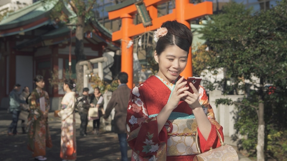 「755」CMのE-girlsバージョンのワンシーン。