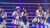 「755」CMのAKB48バージョンのワンシーン。