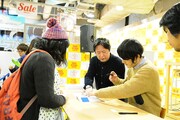 12月13日に東京・タワーレコード新宿店にて行われた「週刊金澤2007-2014」の発売記念イベントの様子。