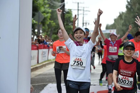 「JALホノルルマラソン2014」で完走を果たした持田香織（Every Little Thing）。