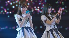 「755」CMのAKB48バージョンのワンシーン。