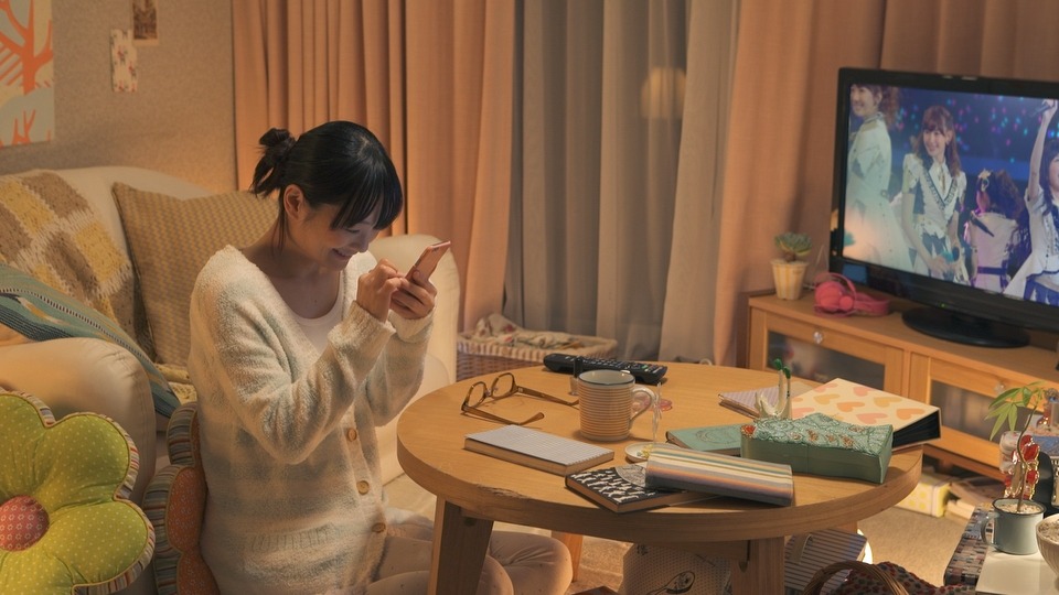 「755」CMのAKB48バージョンのワンシーン。