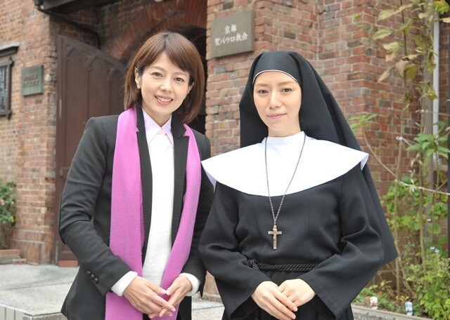 左から沢口靖子、柴田淳。