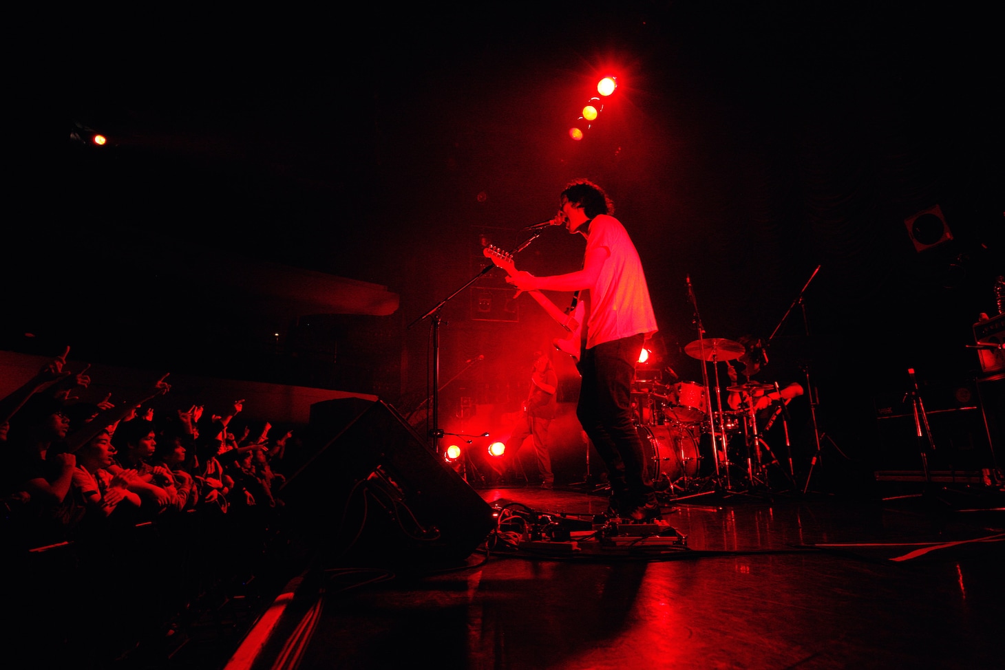 tacica「TOUR 2014 “発光する独走性“」東京キネマ倶楽部公演の様子。（撮影：関信行）
