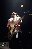 猪狩翔一（Vo, G）（撮影：関信行）