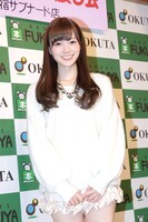 「清純な大人 白石麻衣」出版記念イベントを行った白石麻衣。