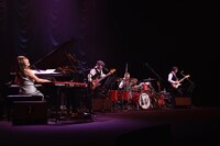 「矢野顕子さとがえるコンサート」12月14日の東京・NHKホール公演の模様。（撮影：三浦憲治）